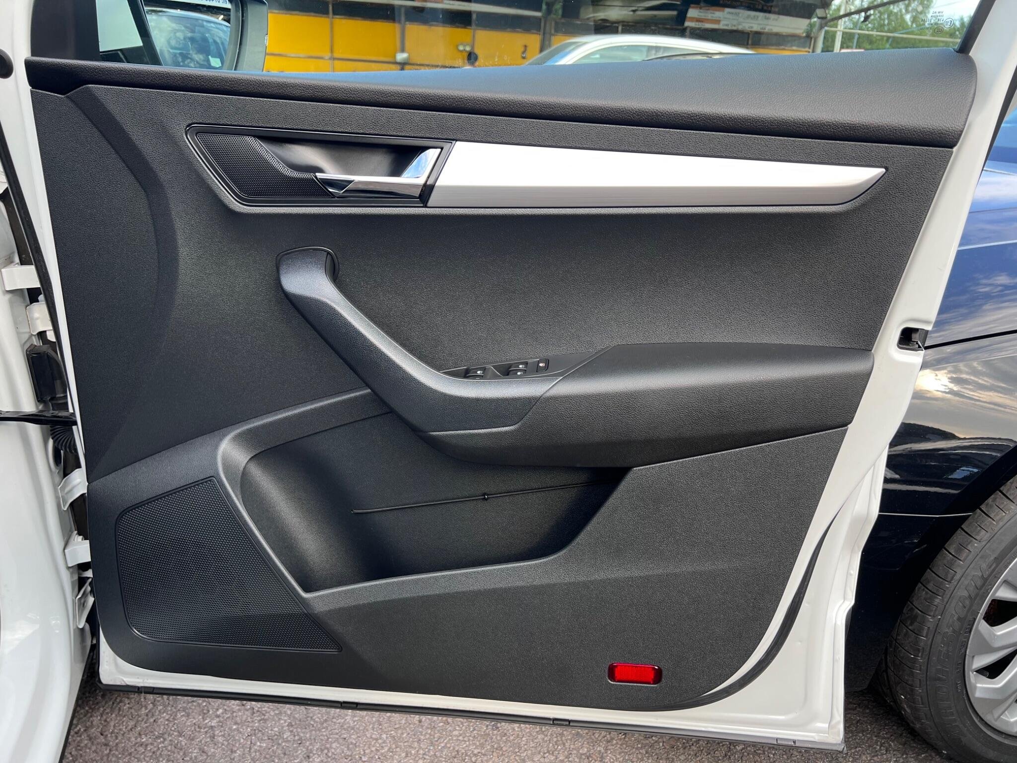 2022 Skoda Karoq thumbnail 17