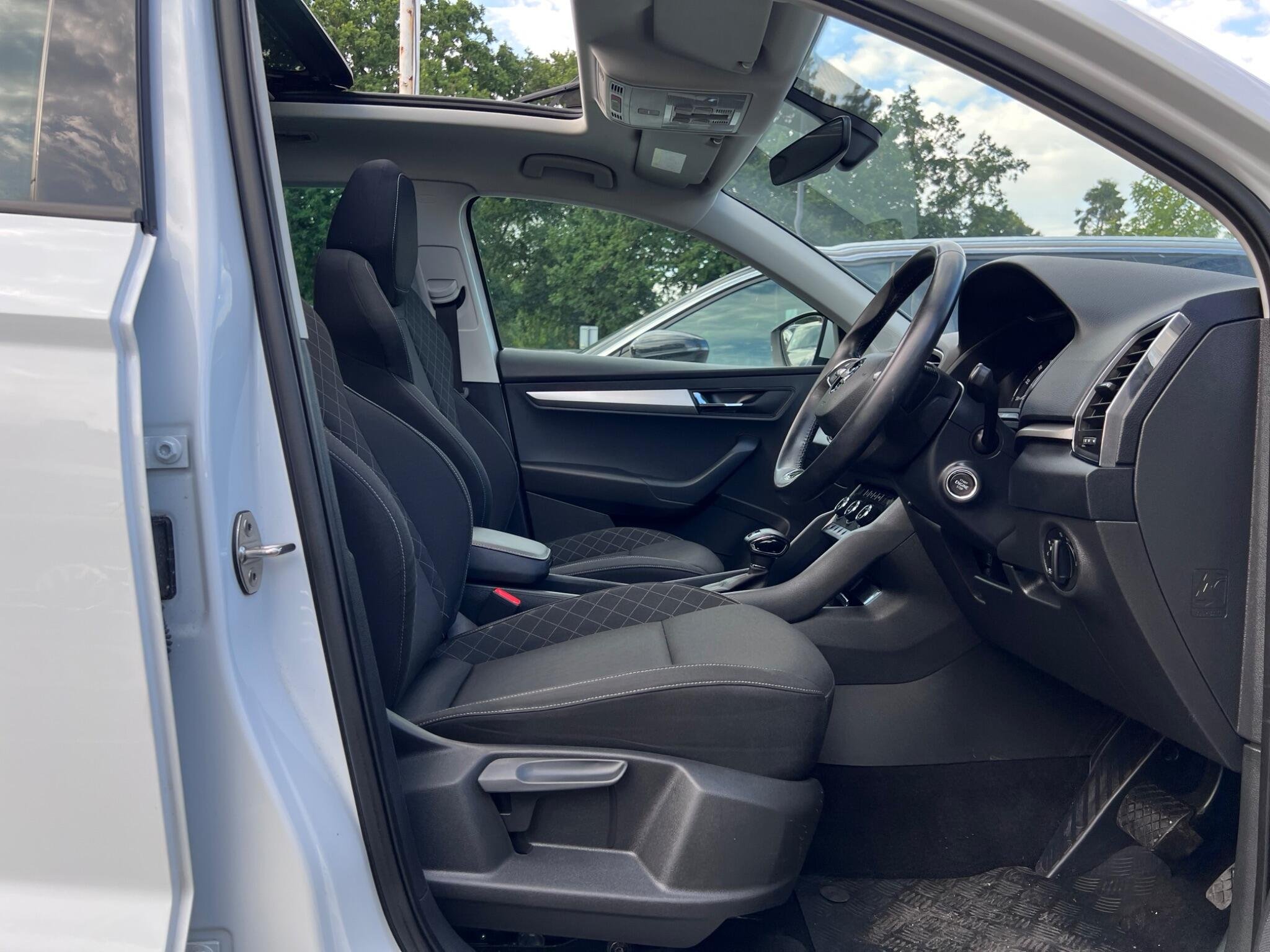 2022 Skoda Karoq thumbnail 18